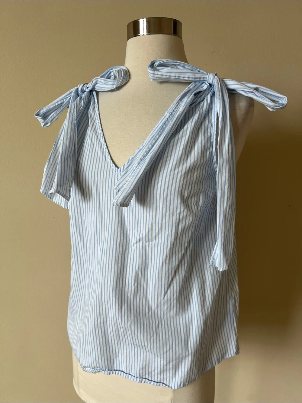 Who What Wear Light Blue & White Striped Tie-Shoulder V-Neck Camisole - Picture 1 of 9